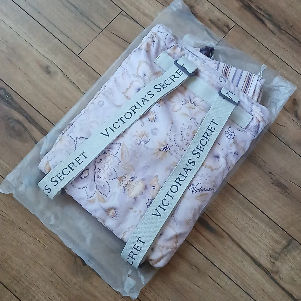 New Victoria's Secret Floral Lillac Summer Packable Beach Towel Backpack Bag - Picture 10 of 17